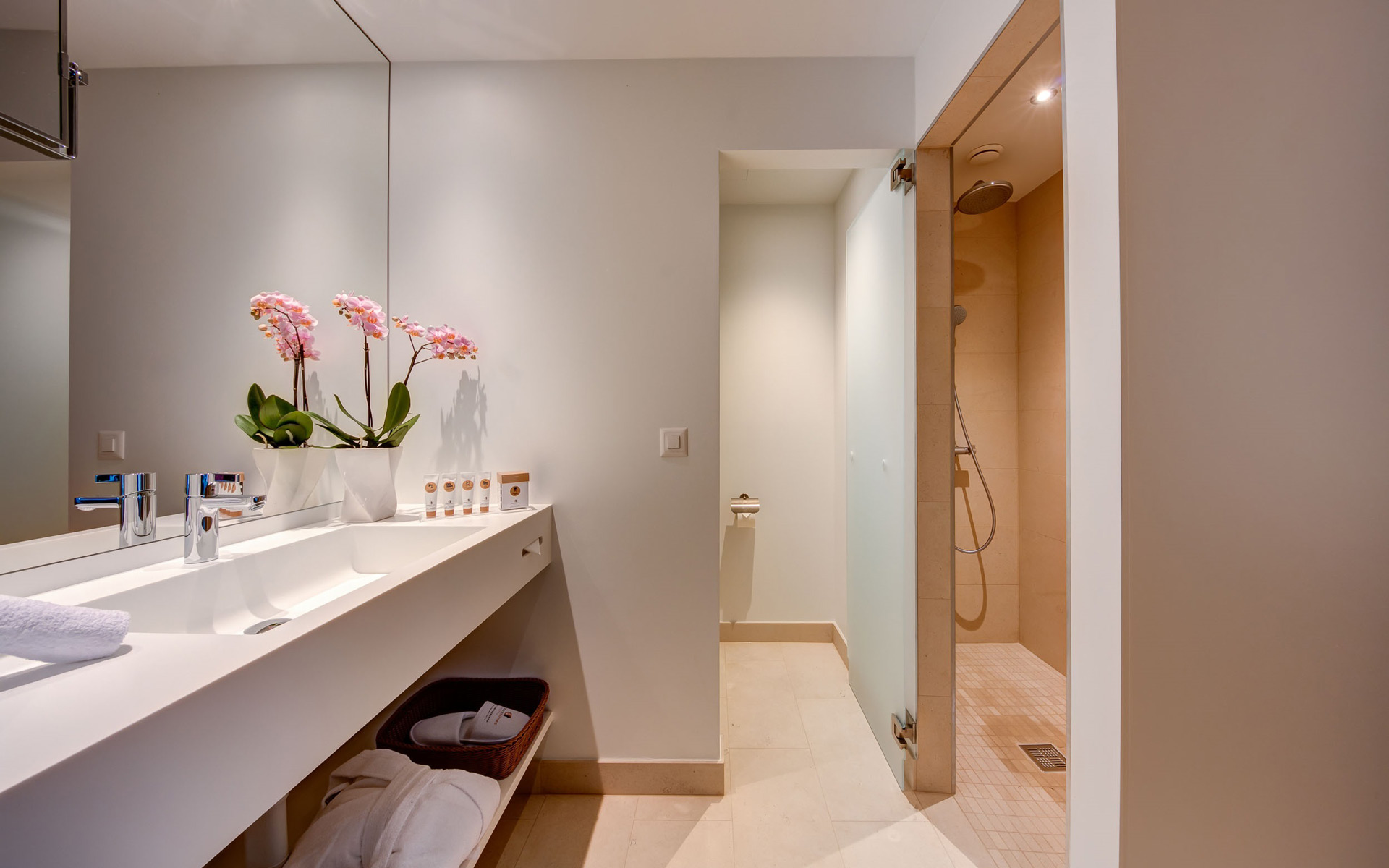 Room Image 4
